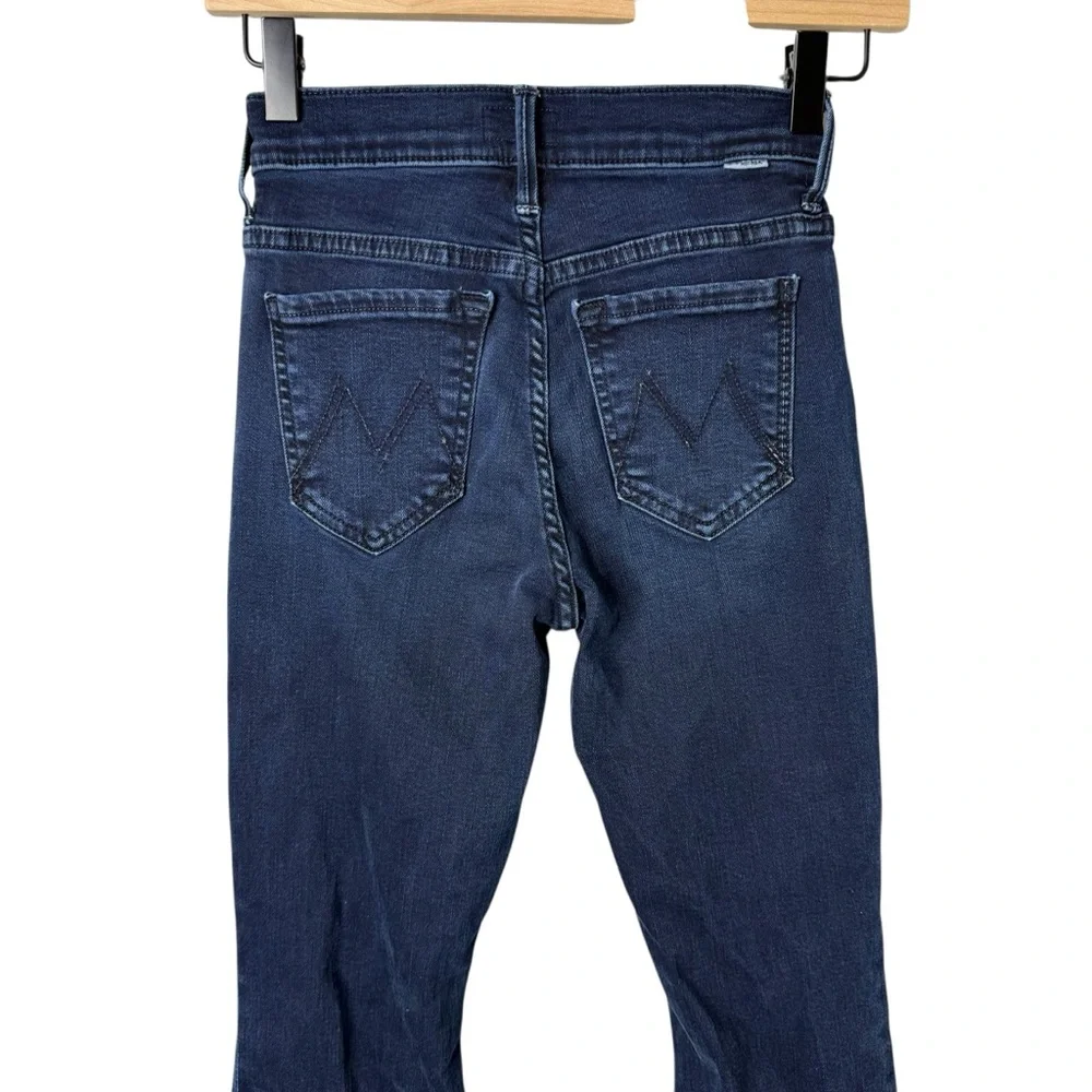 MOTHER The Weekender Frayed Flare Jeans Size 23 Chip On My Shoulder Wash - Picture 7 of 10
